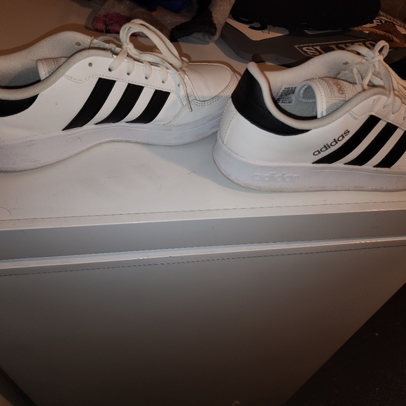 Adidas shoes - Picture 3 of 4